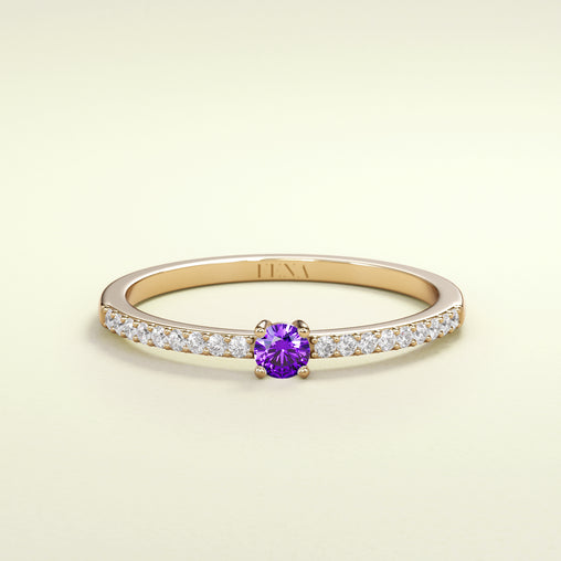 Birthstone Ring Februar in Gelbgold mit Amethyst und Diamanten. Von FENA daily Jewellery.