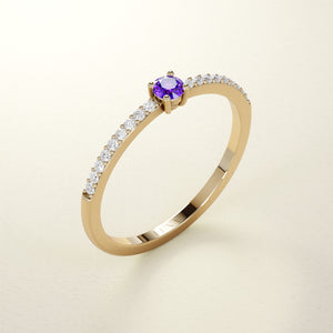 Birthstone Ring Februar in Gelbgold mit Amethyst und Diamanten. Von FENA daily Jewellery.