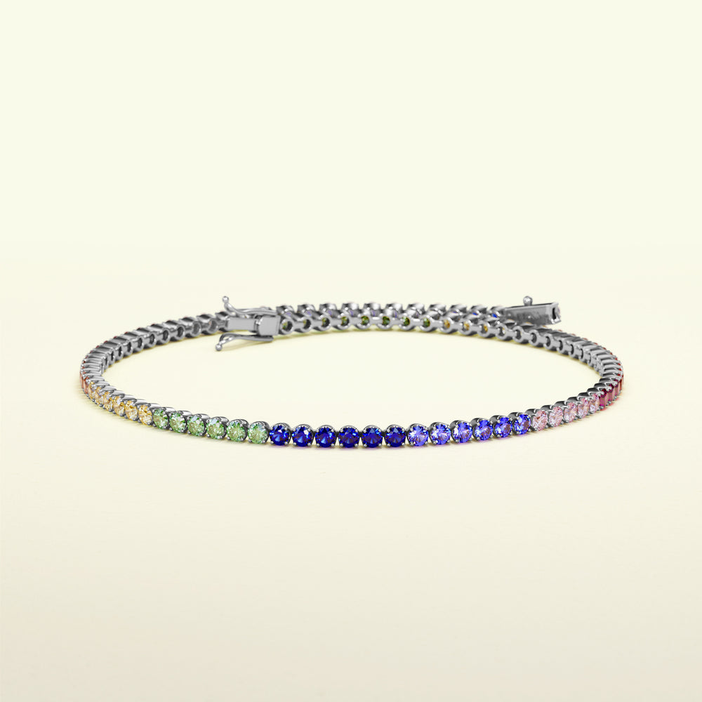 Klassisches Tennisarmband aus Weißgold mit Regenbogen Saphiren. Von FENA daily Jewellery.