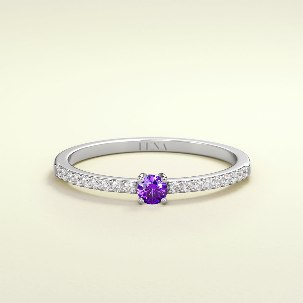 Birthstone Ring Februar in Weißgold mit Amethyst und Diamanten. Von FENA daily Jewellery.