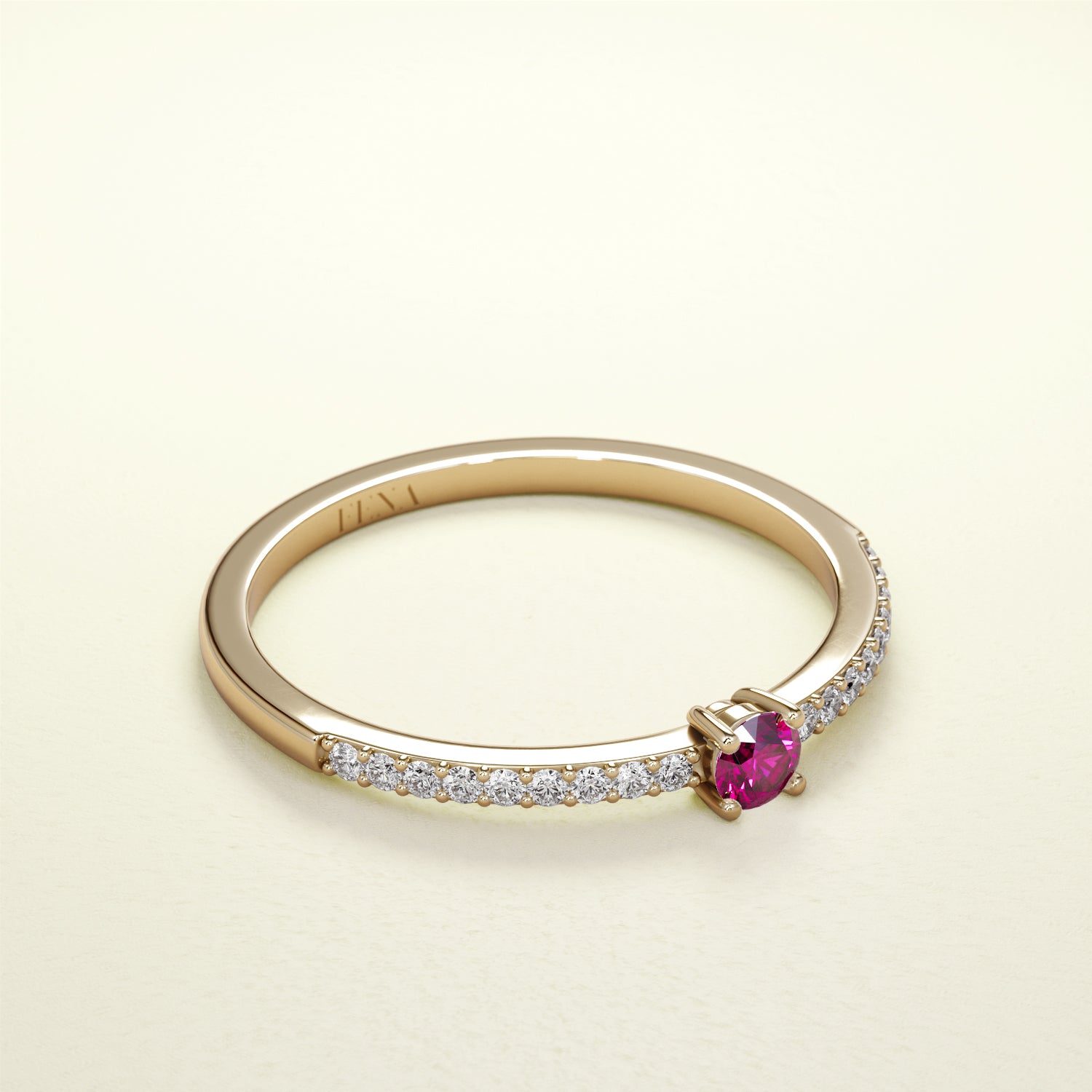 Birthstone Ring Jänner in Gelbgold mit rotem Granat und Diamanten. Von FENA daily Jewellery.